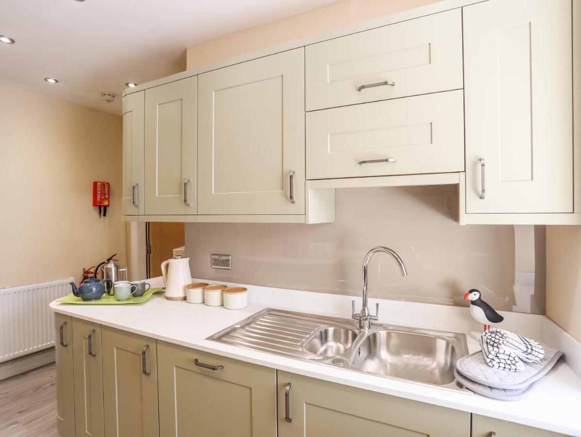 Above Deck Apartment โบมาริส ภายนอก รูปภาพ