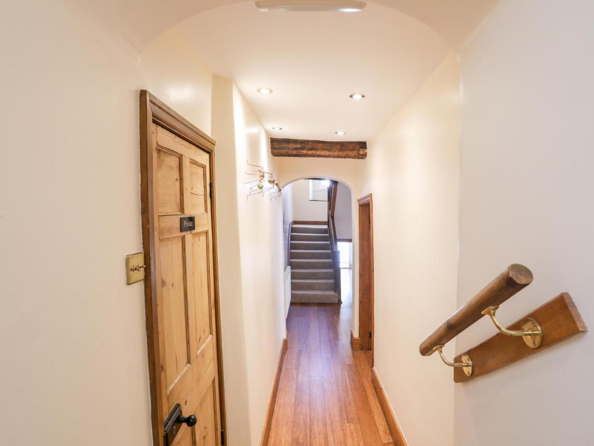 Above Deck Apartment โบมาริส ภายนอก รูปภาพ